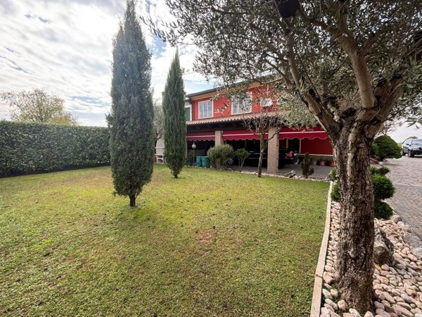 casa indipendente in vendita a Vo'
