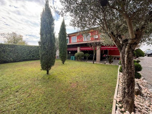 casa indipendente in vendita a Vo'