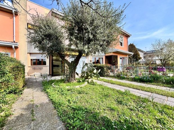 casa indipendente in vendita a Vo'