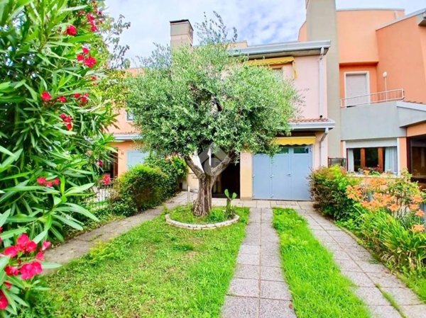 casa indipendente in vendita a Vo'