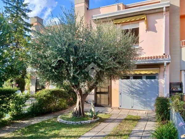 casa indipendente in vendita a Vo'