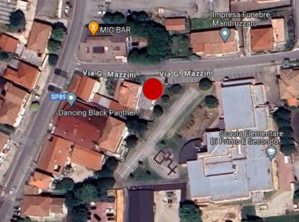 locale commerciale in vendita a Vo'