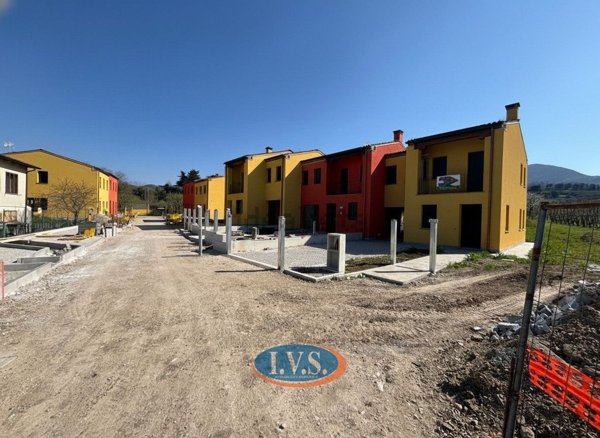 casa indipendente in vendita a Vo'