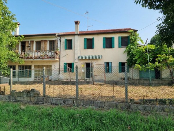 casa indipendente in vendita a Vo'