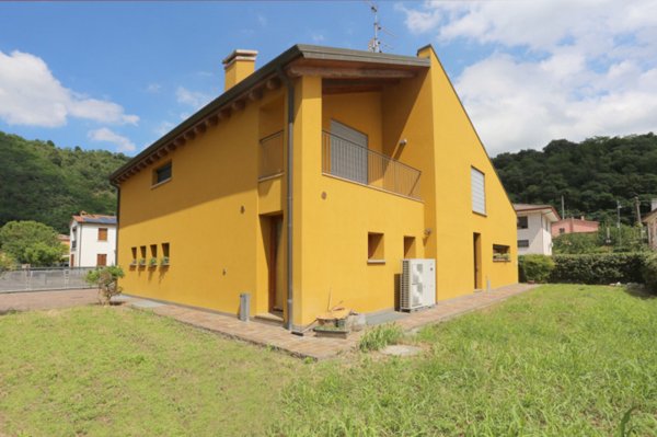 casa indipendente in vendita a Vo'