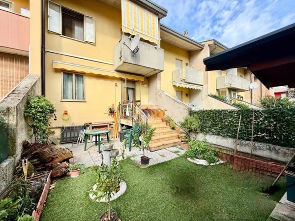 casa indipendente in vendita a Vo'