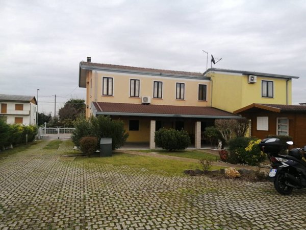 casa indipendente in vendita a Due Carrare