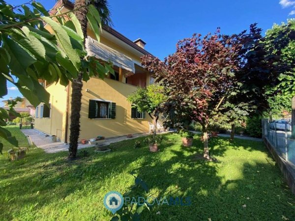 casa indipendente in vendita a Due Carrare in zona Carrara San Giorgio