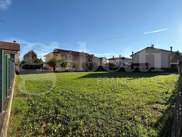 terreno edificabile in vendita a Due Carrare in zona Cornegliana