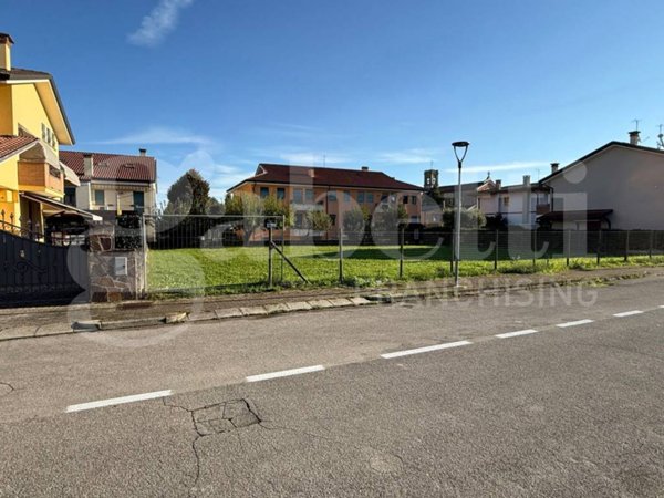 terreno edificabile in vendita a Due Carrare in zona Cornegliana