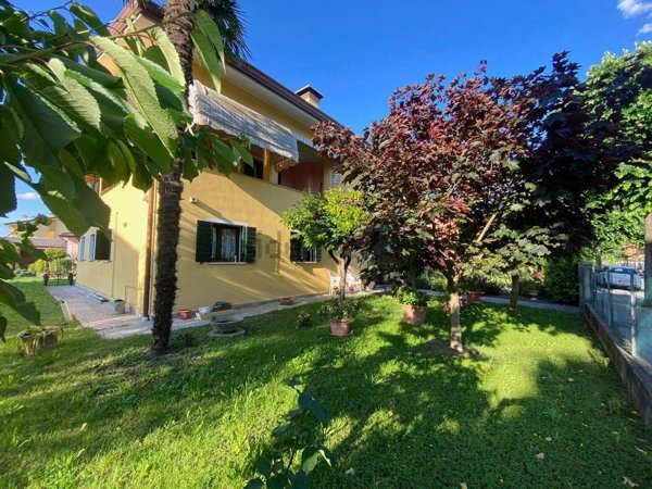 casa indipendente in vendita a Due Carrare