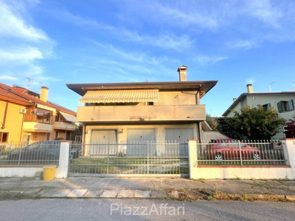 appartamento in vendita a Due Carrare in zona Pontemanco
