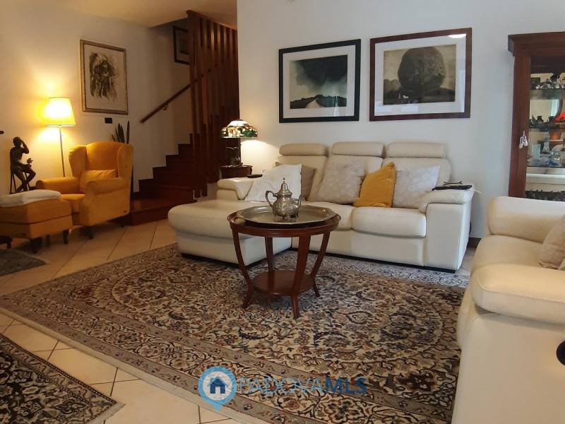 casa indipendente in vendita a Due Carrare in zona Terradura