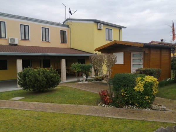 casa indipendente in vendita a Due Carrare in zona Palazzina