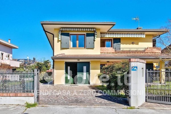 casa indipendente in vendita a Due Carrare