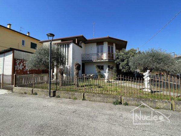 casa indipendente in vendita a Due Carrare