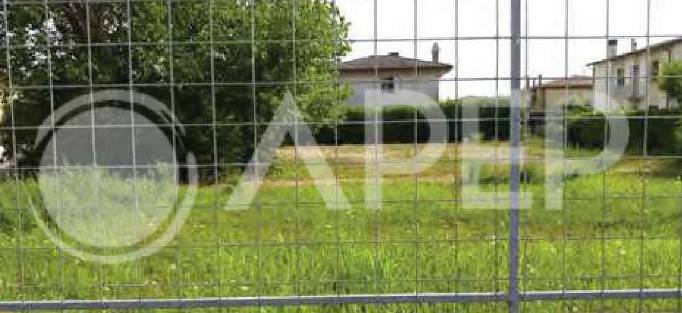 terreno edificabile in vendita a Due Carrare