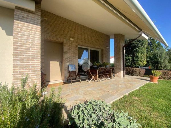 casa indipendente in vendita a Due Carrare