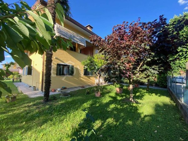 casa indipendente in vendita a Due Carrare