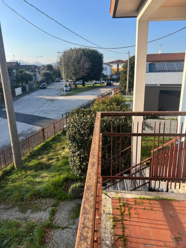 casa indipendente in vendita a Due Carrare in zona Carrara San Giorgio