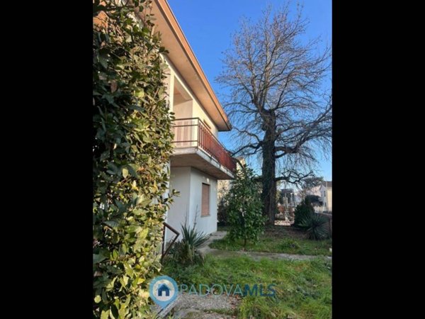 casa indipendente in vendita a Due Carrare in zona Carrara San Giorgio