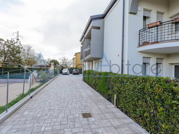 casa indipendente in vendita a Due Carrare in zona Terradura