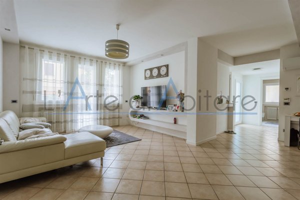 casa indipendente in vendita a Due Carrare in zona Terradura