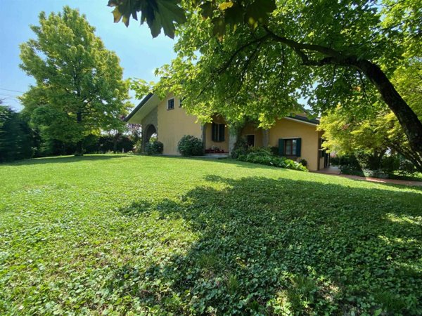 casa indipendente in vendita a Due Carrare in zona Terradura