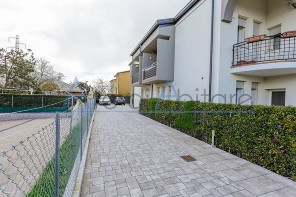 casa indipendente in vendita a Due Carrare in zona Terradura
