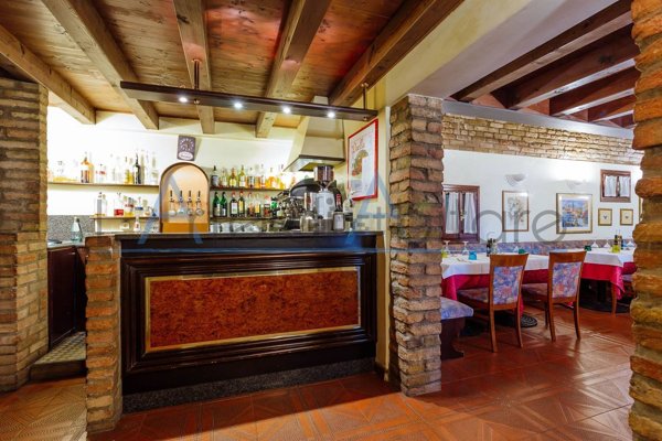 negozio in vendita a Due Carrare in zona San Pelagio
