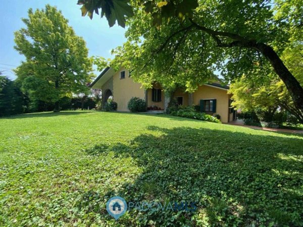 casa indipendente in vendita a Due Carrare