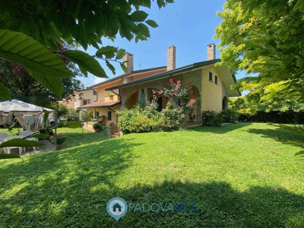 casa indipendente in vendita a Due Carrare