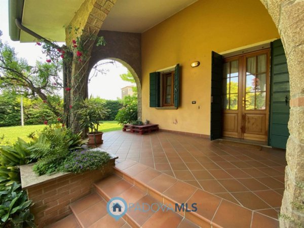 casa indipendente in vendita a Due Carrare in zona Mezzavia