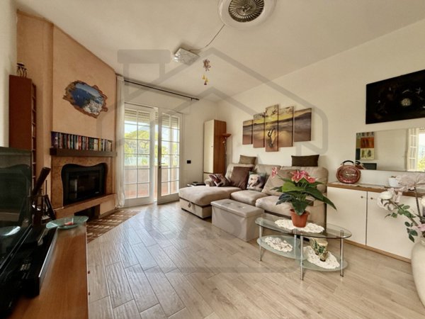 casa indipendente in vendita a Due Carrare in zona Mezzavia