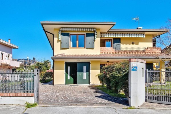casa indipendente in vendita a Due Carrare