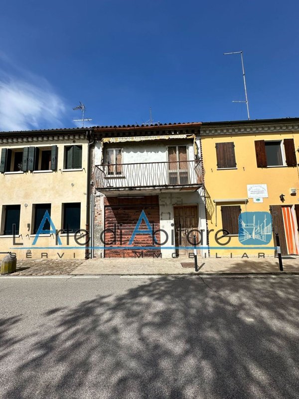 casa indipendente in vendita a Due Carrare in zona Pontemanco