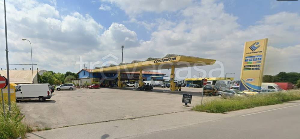 locale commerciale in vendita a Due Carrare