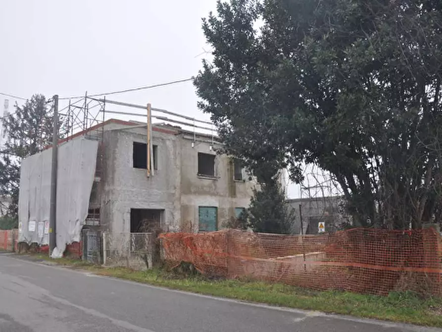 casa indipendente in vendita a Due Carrare in zona Chiodare