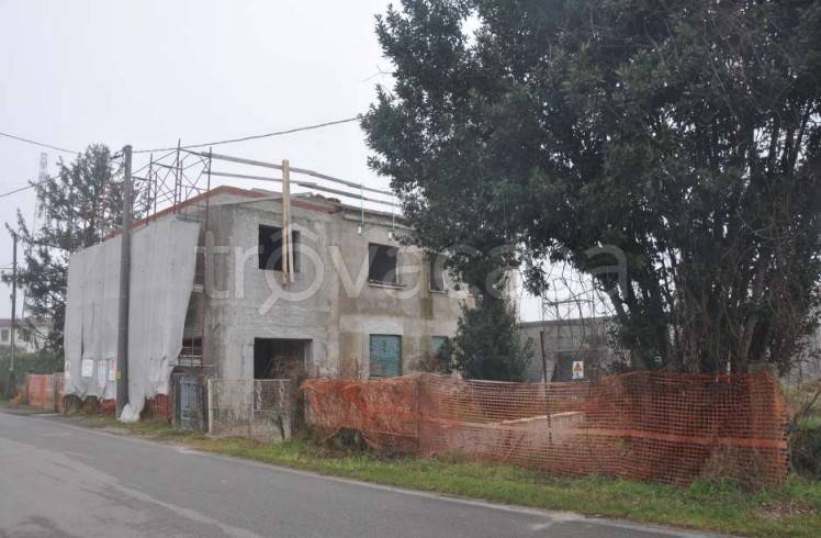 casa indipendente in vendita a Due Carrare in zona Chiodare