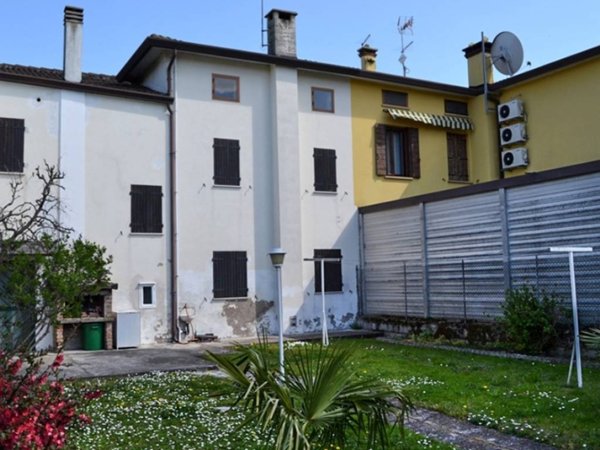 casa indipendente in vendita a Due Carrare