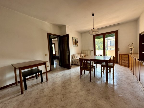 appartamento in vendita a Due Carrare in zona Carrara Santo Stefano