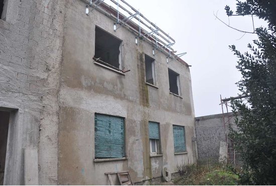 casa indipendente in vendita a Due Carrare in zona Chiodare