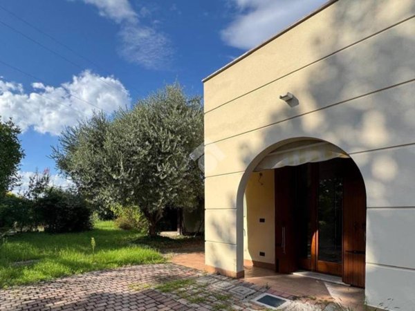 casa indipendente in vendita a Due Carrare in zona Terradura
