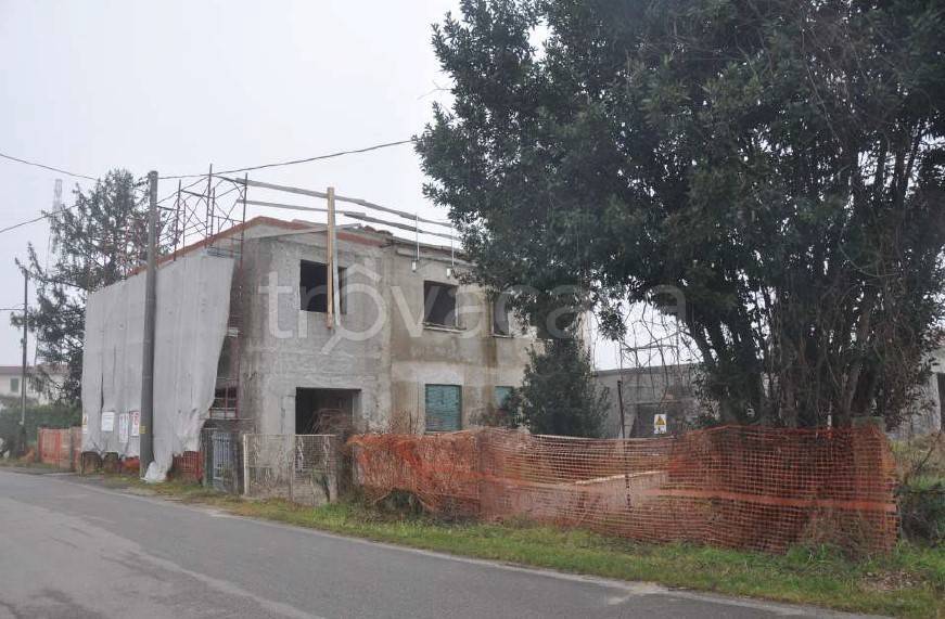 casa indipendente in vendita a Due Carrare in zona Chiodare