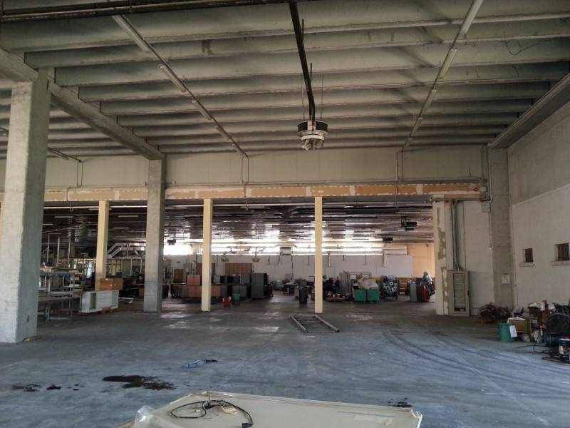 locale commerciale in vendita a Due Carrare