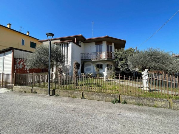 casa indipendente in vendita a Due Carrare