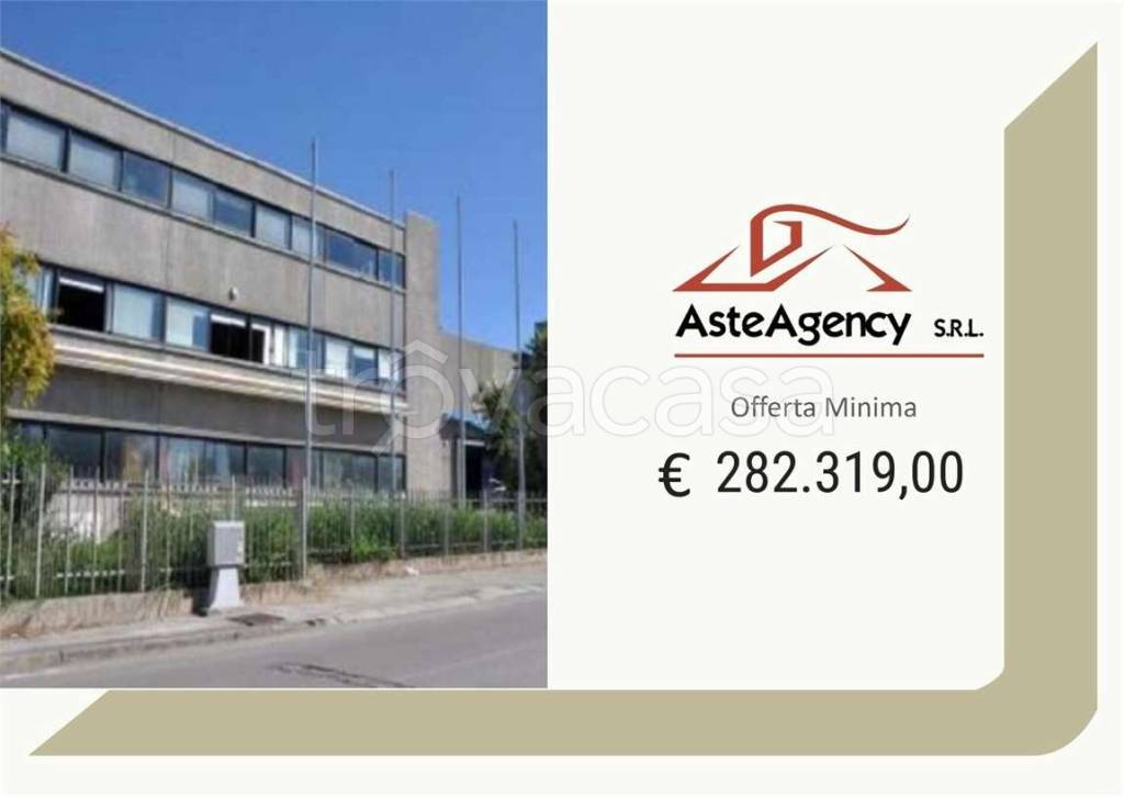 locale commerciale in vendita a Due Carrare