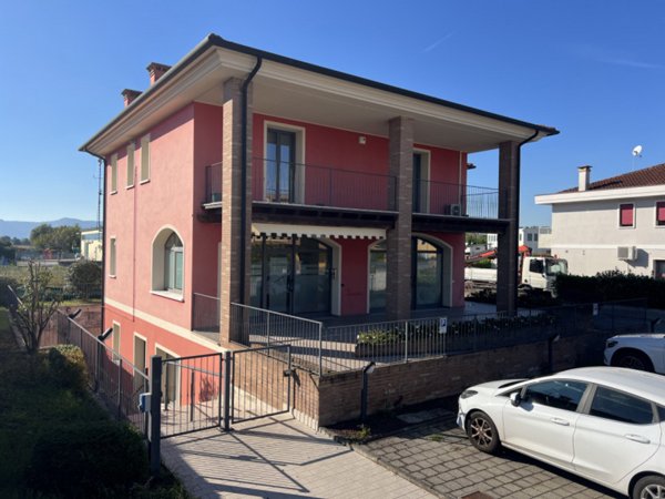 ufficio in vendita a Due Carrare