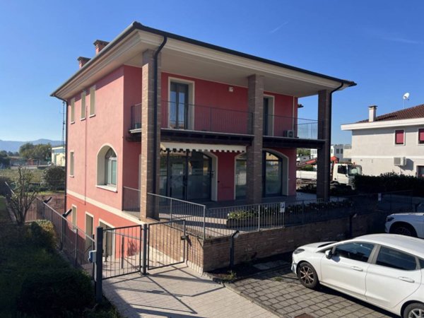 ufficio in vendita a Due Carrare