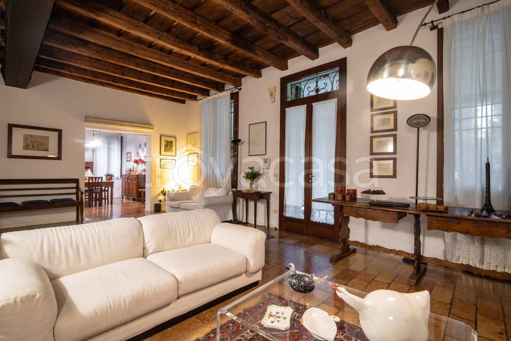 casa indipendente in vendita a Due Carrare in zona Saline